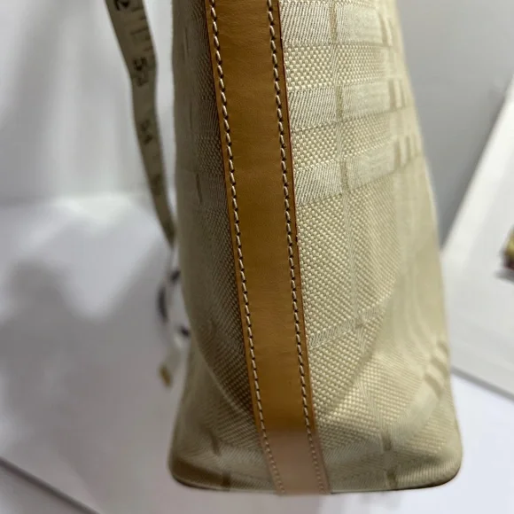 Burberry Hand Bag in Tan color. - Picture 5 of 9